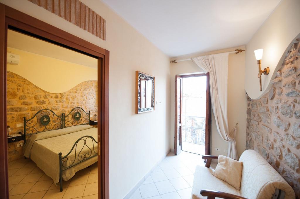 Bed And Breakfast Mblo Fondi Extérieur photo